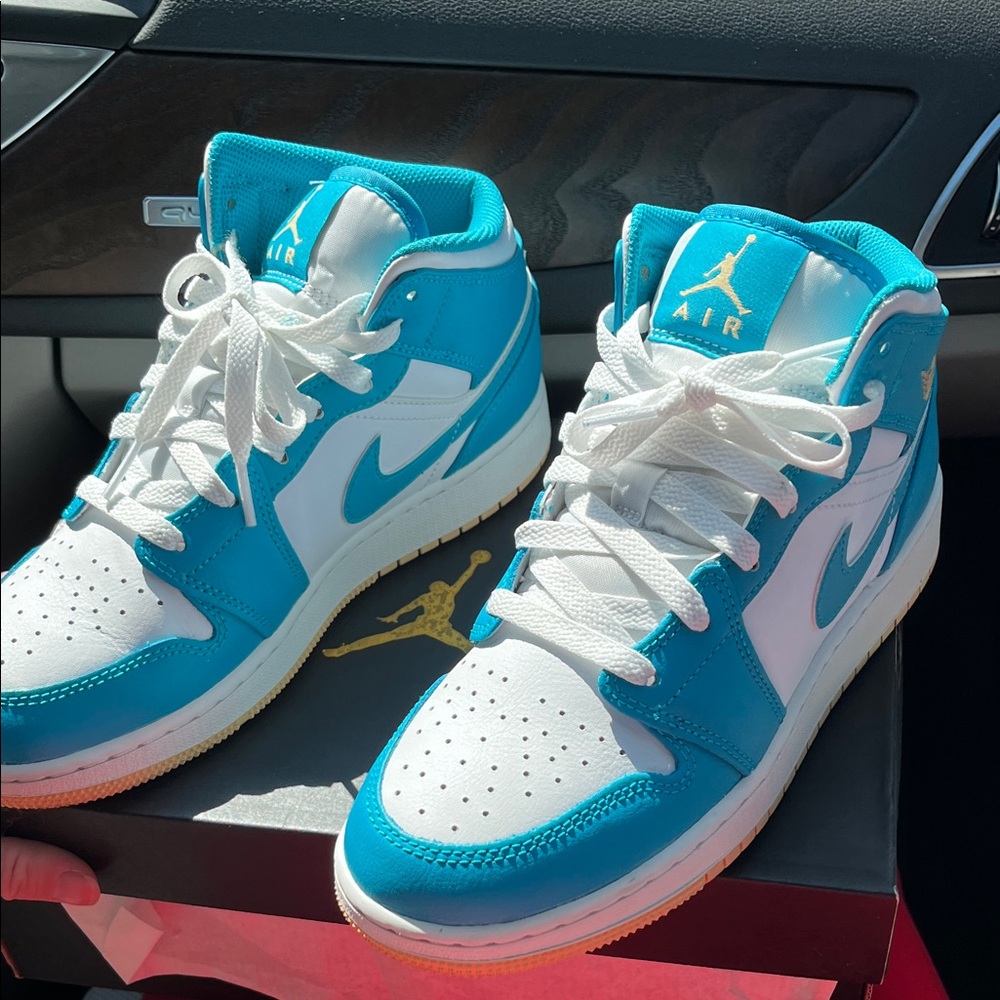 Jordan Women's Blue and White Sneakers